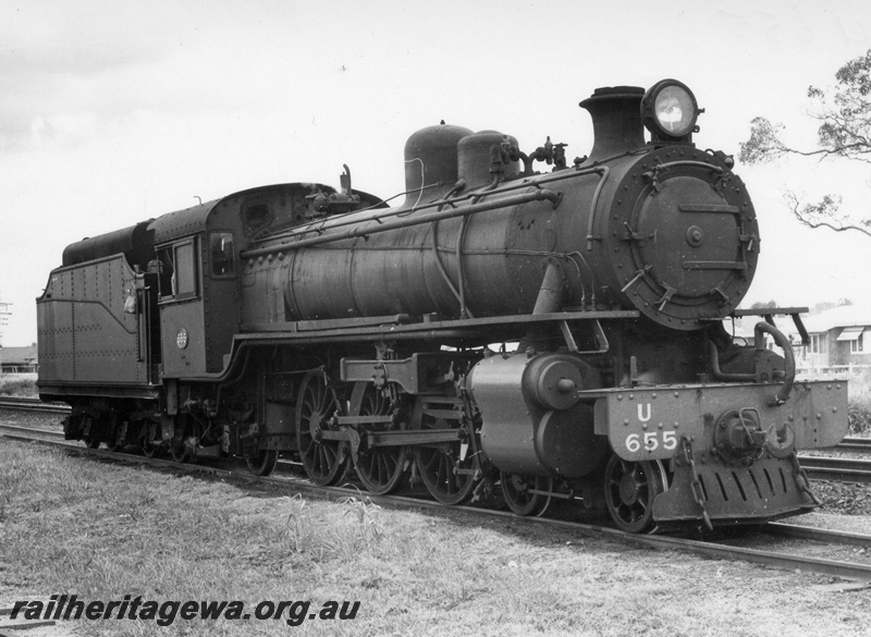 P17662
U class 655 oil burning steam locomotive at Bassendean. ER line. 
