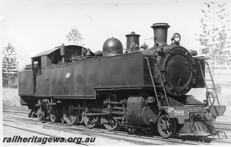 P17679
DM class 588, Claremont, ER line, side and front view

