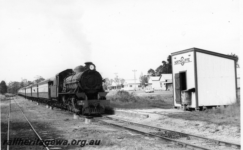 P17959
W class 903, on Reso tour, station building, houses and road, Northcliffe, PP line
