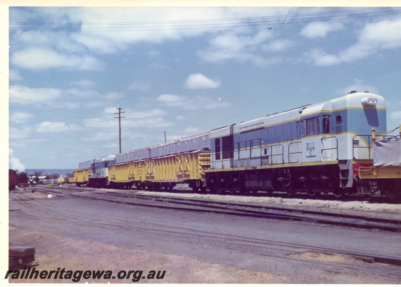 P17989
K class 201, WG class wagons modified to carry grain, Midland, ER line, side and end view, c1966
