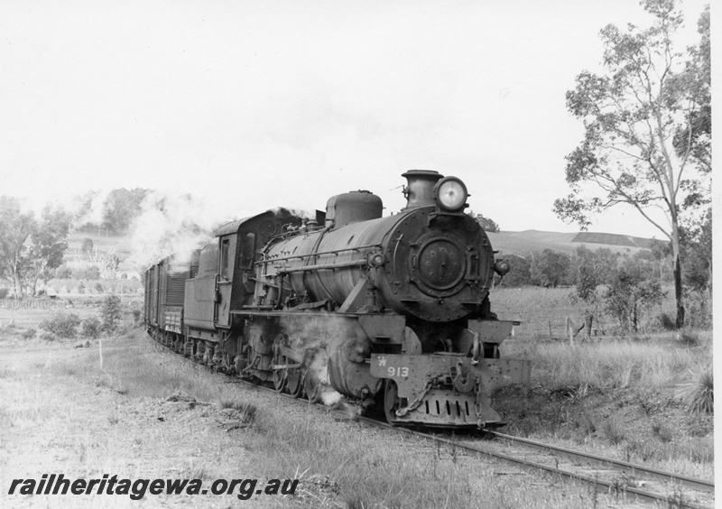 P18252
W class 913, on No 226 goods train from Boyup Brook to Bunbury, DK line, side and front view 
