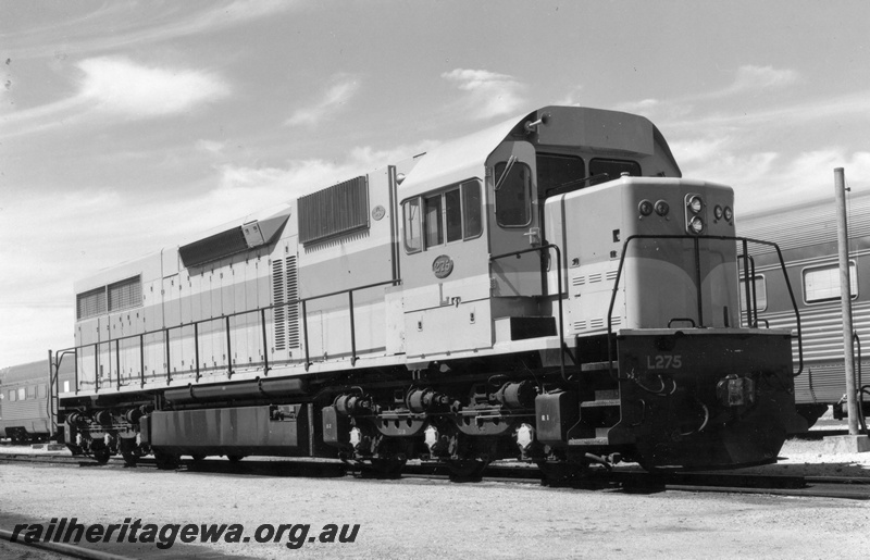 P18260
L class 275, in original light and dark blue livery, side and front view, c1969
