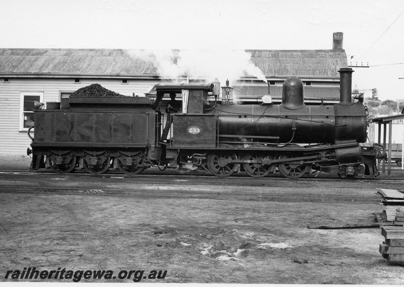 P18292
G class 233, Bunbury loco shed, side view, note side curtains on loco cab

