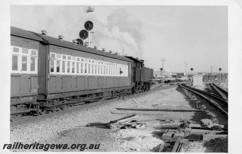 P18296
Tank loco, on 6:05am Fremantle to Perth passenger service, light signals, North Fremantle, ER line
