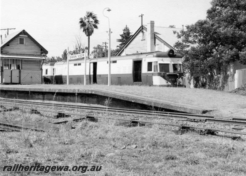P18341
ADF class 495, on 2:06pm Chidlow to Perth service, signal box, nameboard, station master's house, standing at station, Swan View, ER line, side and front view
