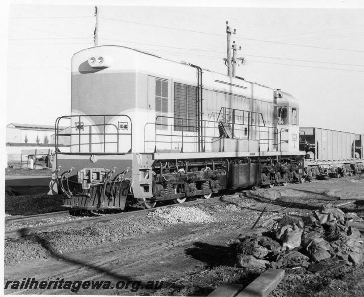 P18384
K class 203, on ballast train, Midland, ER line, end and side view, long hood leading
