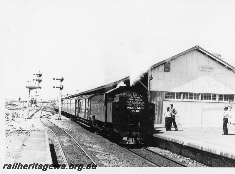 P18405
2 of 5 images of DD class 592 on ARHS tour train to Wellard, loco tender first with train at platform, station building, bracket signals, Fremantle, ER line
