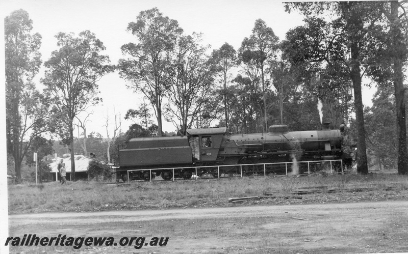 P18459
W class 908, on turntable, Nannup, WN line, side view

