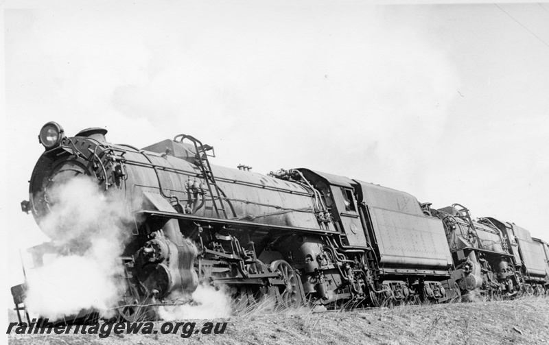P18528
V class 1210, V class 1216 on No 7 goods train from York to Narrogin, GSR line, front and side view 
