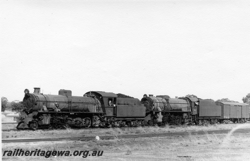 P18536
W class 955, V class 1217, GSR line, front and side view
