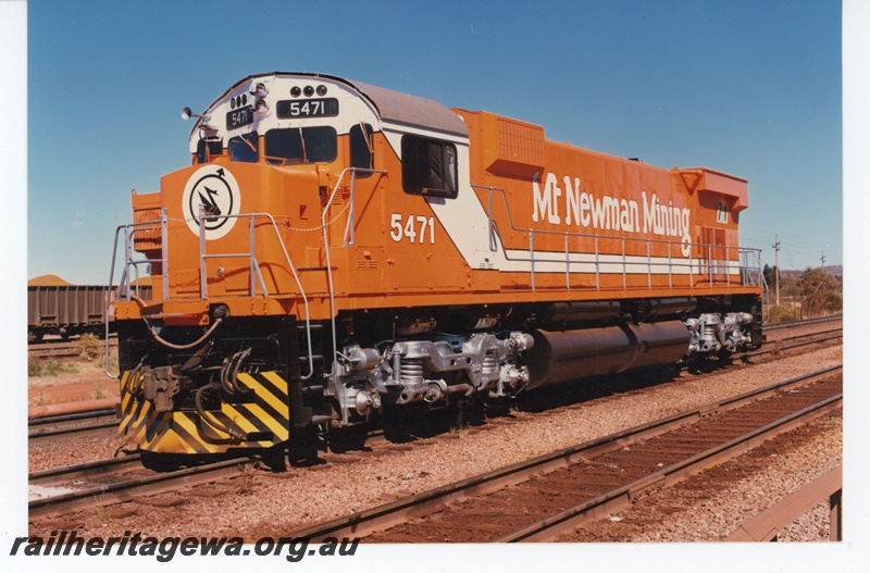 P18859
Mount Newman (MNM) M636 class 5471 in new Mount Newman livery at Port Hedland.
