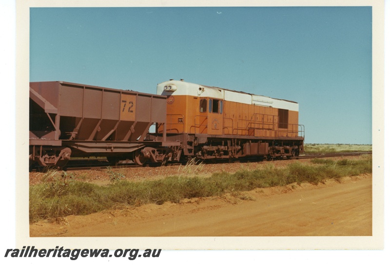P18883
Goldsworthy Mining (GML) A class 6 approaches Finucane Island on a loaded train - rear view.
