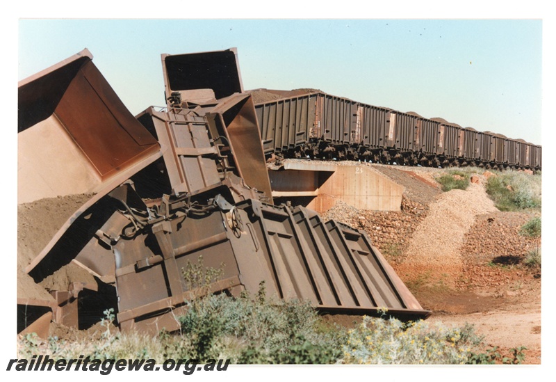P18907
Mount Newman (MNM) loaded ore train derailment
