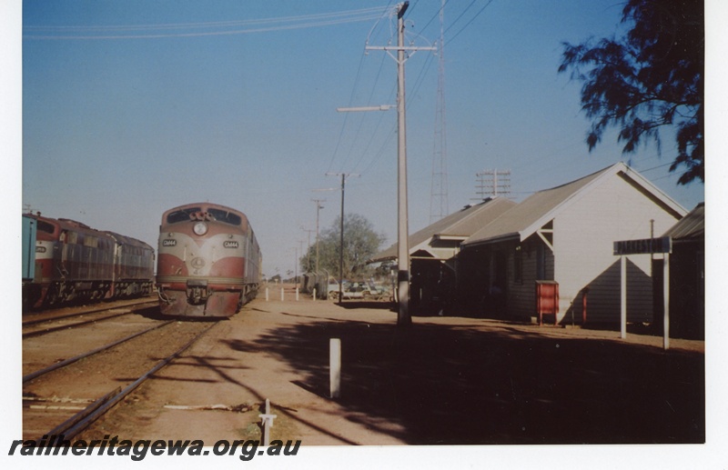 P18968
GM12 class 44, two GM1 class locos on adjacent track, station building, platform, Parkeston, TAR line, front view

