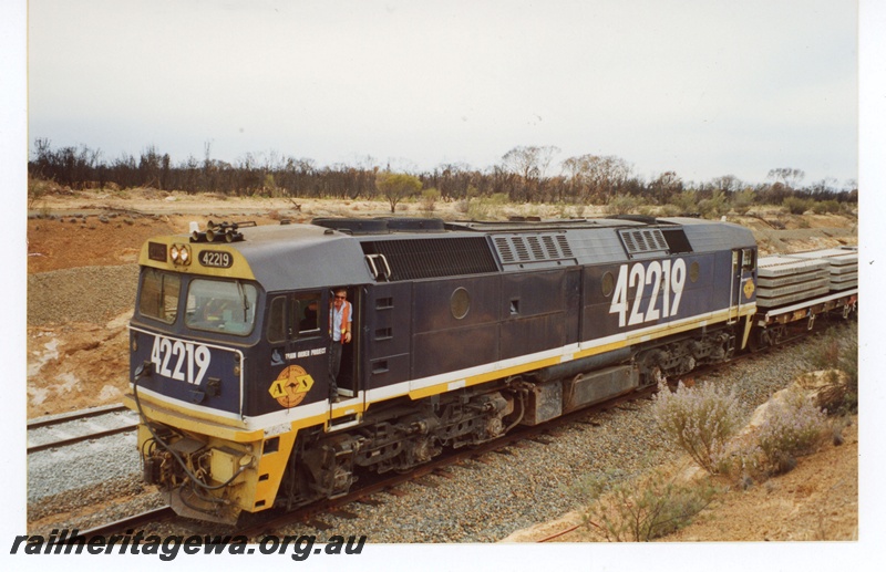 P19009
ASR 422 class 42219 hauling a sleeper train near Kalgoorlie. KL line.
