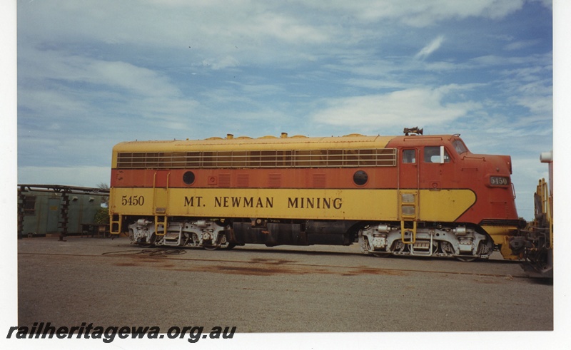 P19050
Pilbara Railway Historical Society (PRHS) F7A class 5450 at 6 Mile Dampier.
