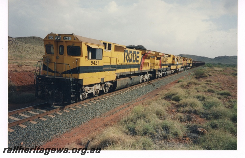 P19051
Robe River Iron Associates (RRIA) CM40-8M 9421, 9417 lead 2 other CM40-8M locomotives on a loaded train near Cape Lambert.
