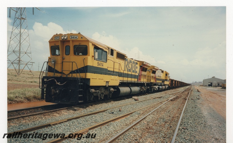 P19052
Robe River Iron Associates (RRIA) CM40-8M class 9414 and 9418 on a empty iron ore train at Cape Lambert.

