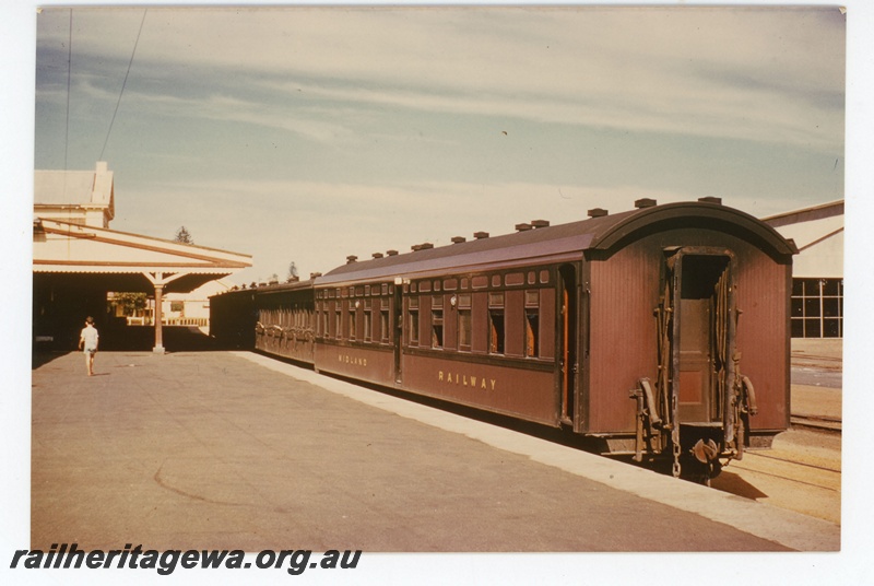 P19139
Geraldton Railway Station - Midland Railway Company of WA (MRWA) passenger coaches in platform. NR line.

