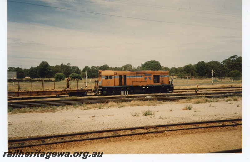 P19279
G class 51 on empty flat wagon, tracks, level crossing signs, Midland, ER line, side view
