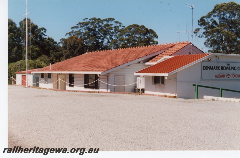 P19298
The Denmark railway station after relocation to become the club rooms for the Denmark Bowling Club, demolished in 2017, rear view
