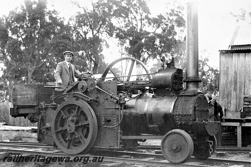 P19322
Ex traction engine converted to run on rails, used on the private mill line at Buckingham Bros. jarrah Mill, 12 miles east of Collie on the Collie Darkan Narrogin line, (BN line) named 