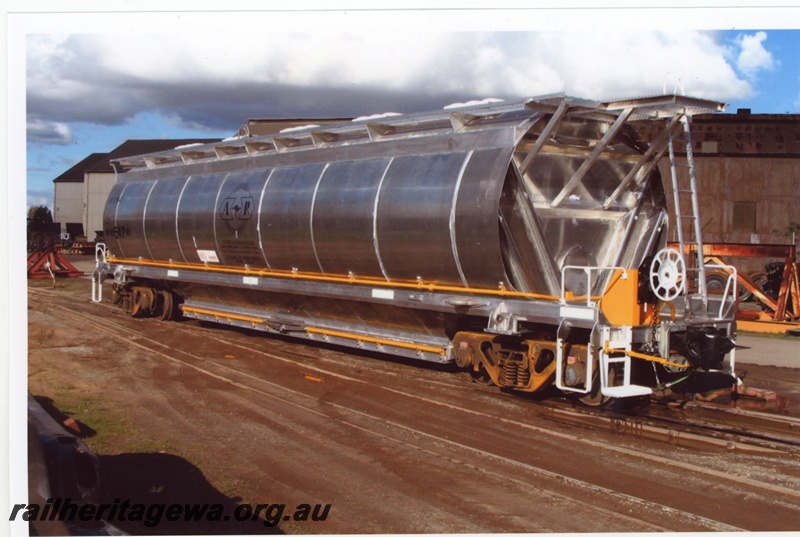 P19339
XF class 25547 alumina wagon, side and end view
