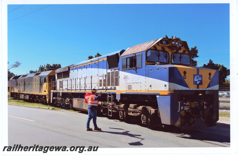 P19342
Chicago Freight VL class 357, blue and yellow livery, crossing Railway Parade, Bassendean, side and front view
