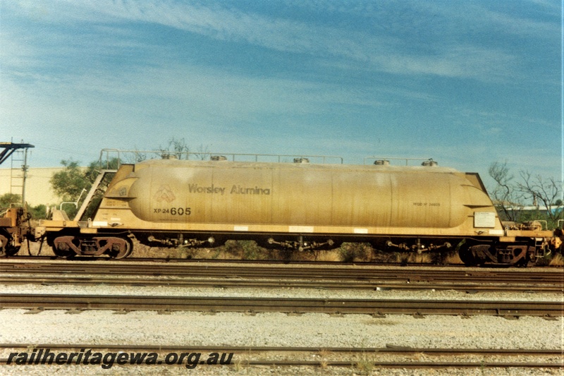 P19354
XP class 24605 lime tanker, yellow livery with 