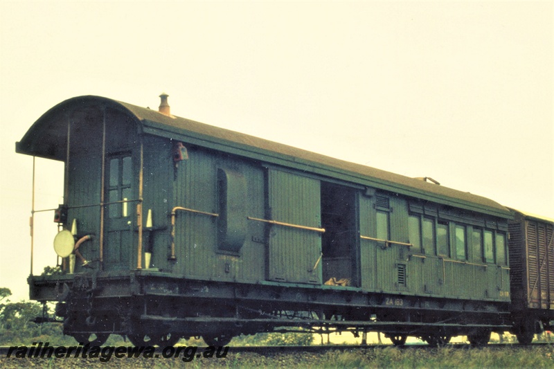 P19358
ZA class 183, green livery, Sprags on the end platform, end and side view
