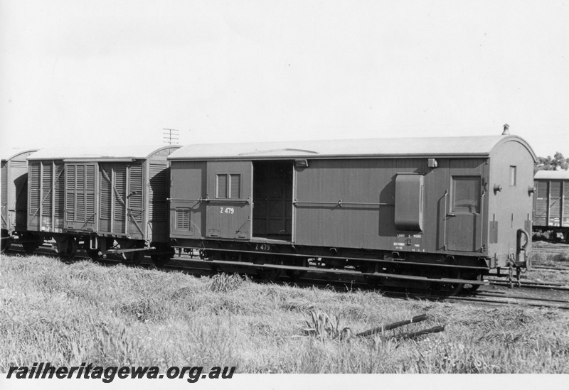 P19378
Z class 479 brakevan, brown livery, coupled to FD class 14115, side and end view.
