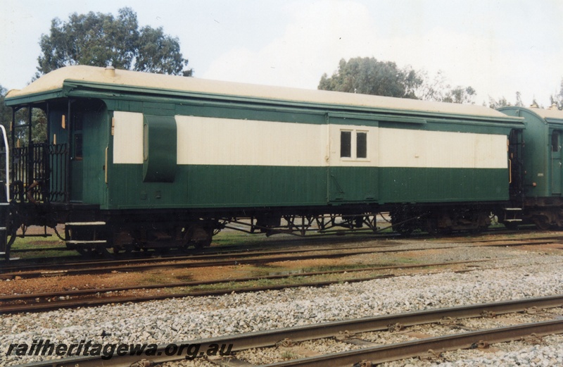 P19383
Z class 9 brakevan in HVR ownership, green livery with the cream stripe, Pinjarra, end and side view
