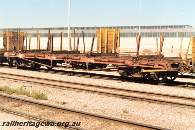 P19453
QA class 9361 flat wagon with stanchions, brown livery Forrestfield Yard, side and end view
