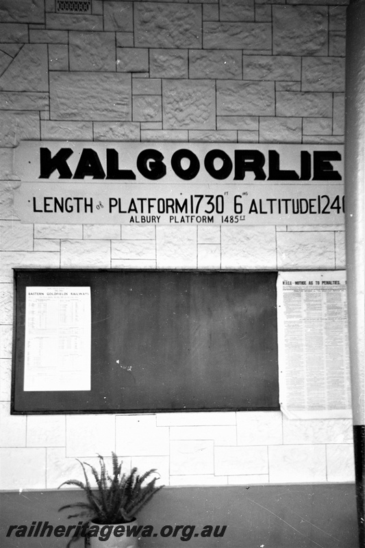 P19517
Station sign, showing platform length compared to Albury, noticeboard, plant, Kalgoorlie, EGR line

