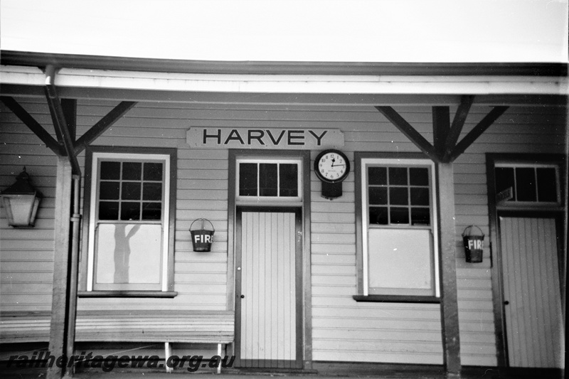 P19519
Station building, with station sign, clock, lamp, fire buckets, seat, canopy, Harvey, SWR line
