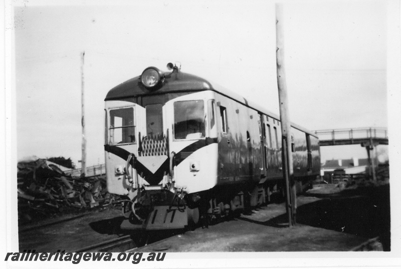 P19536
ADH class railcar in original configuration, green livery with a white front and red chevron, front and side view
