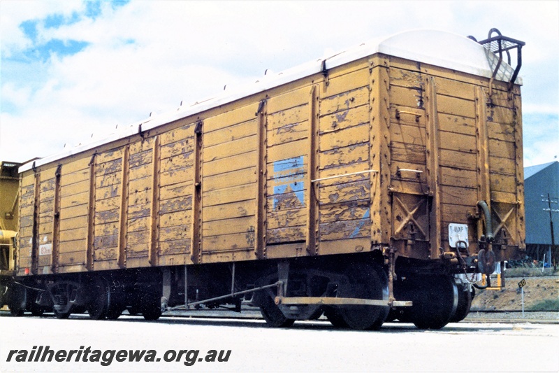 P19562
RCH class 24331-V, high sided wheat wagon with a roof, yellow livery with a blue Westrail symbol on the right hand end of the side, side and end view
