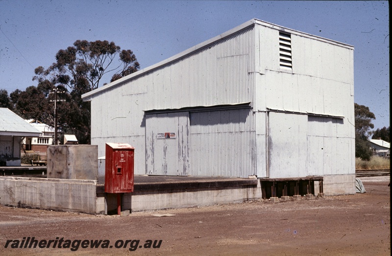 P19577
Goods shed, fire hose box, Goomalling, XX line, end and rear view
