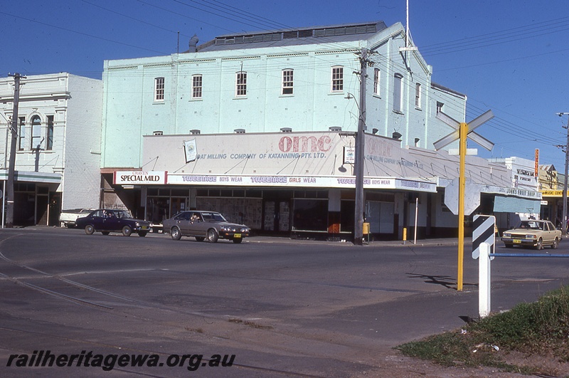 P19828
Oat Milling Company building, shops, level crossing, motor cars, Katanning, GSR line
