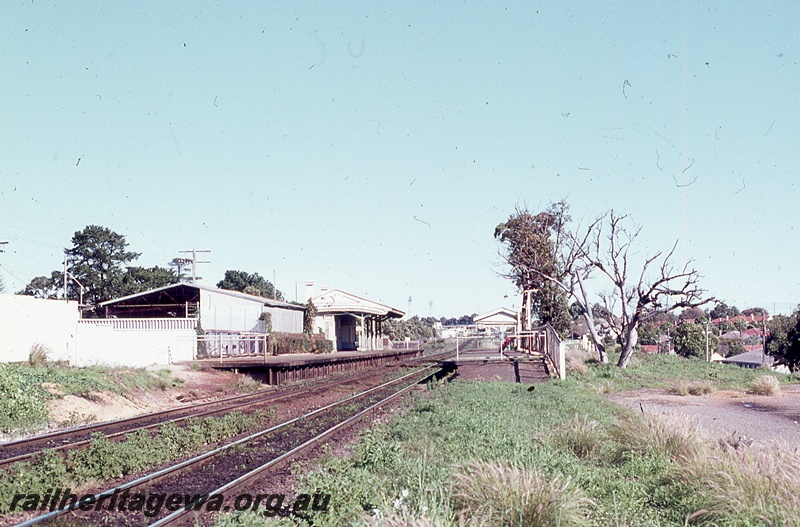 P19846
Platforms, station buildings, shed, tracks, Karrakatta, ER line, track level view
