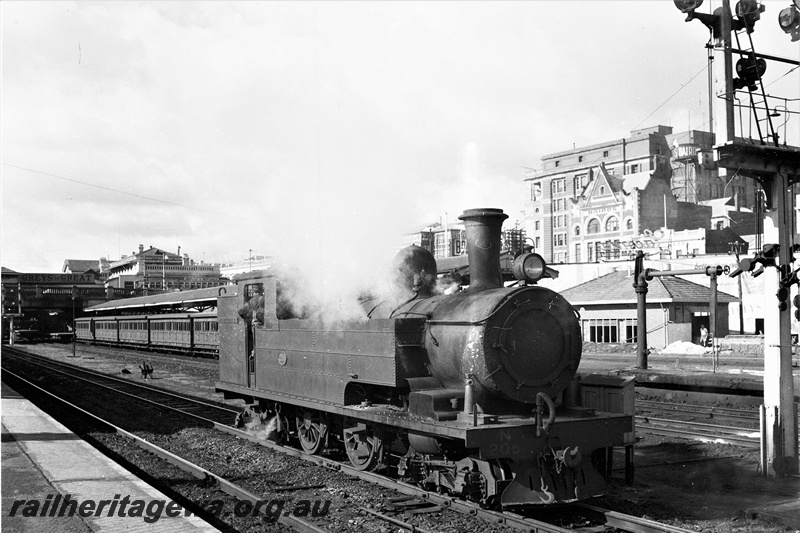 P19896
N class 205 at western end of Perth Station. Water column, GPO and Baird's building in background. ER line.
