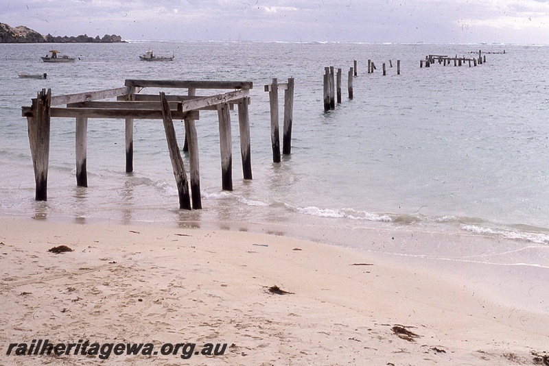 P19926
Remains of wooden jetty, boats, Hamelin Bay, near Augusta, BB line
