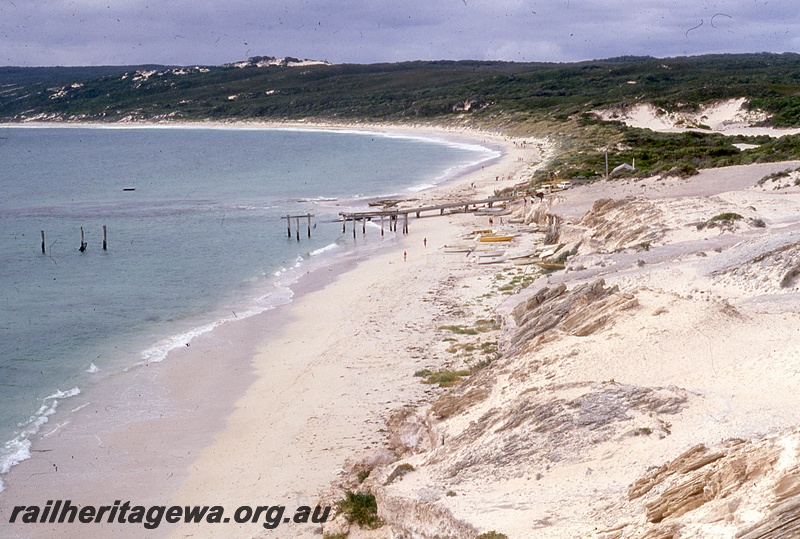 P19927
Beach, remains of jetty, Hamelin Bay, near Augusta, BB line
