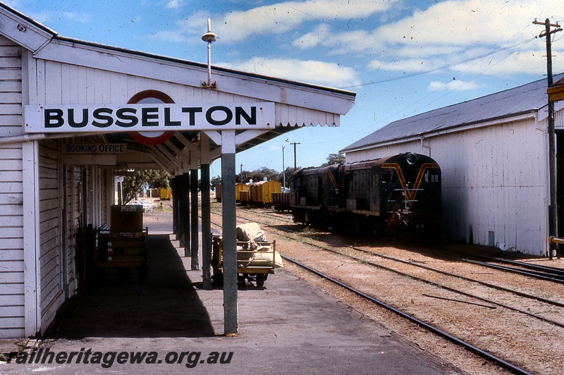 P19956
Two diesel locos, assorted vans and wagons, station building, canopy, platform, station nameboard, baggage trolley, tracks, Busselton, BB line
