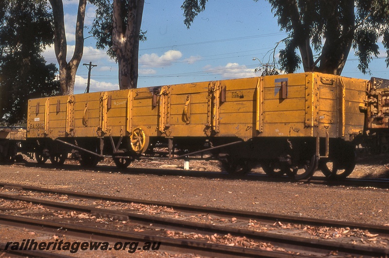 P19989
RA class wagon 5832, track, Kojonup, DK line, side and end view
