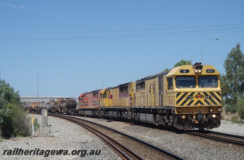 P21191
ARG Q class 4017 in the yellow livery heading Q class 4013 and Q class 4003, Forrestfield
