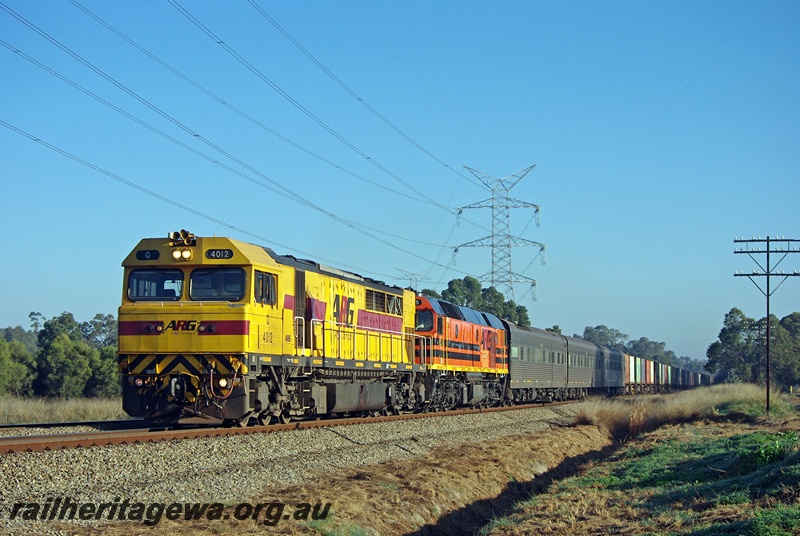 P21194
ARG Q class 4012 in the yellow with red stripe livery double heading with ARG DC class 2215 in the orange with twin black stripes livery on a freight train in Middle Swan
