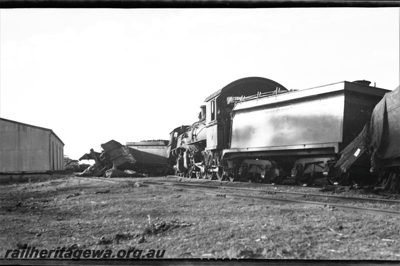 P21497
Head on collision at Mount Kokeby 3 of 3, ES class 354 steam loco and FS class 279  steam loco, nose to nose, tender derailed, wreckage of wagons, Mount Kokeby, GSR line, end and side view from the rear of the ES
