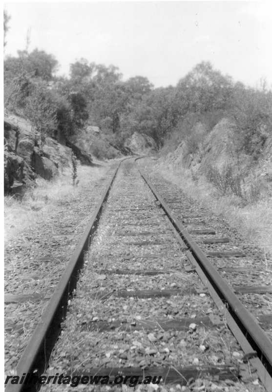 P21712
Track running through cutting, east of Swan View tunnel, ER line, track level view
