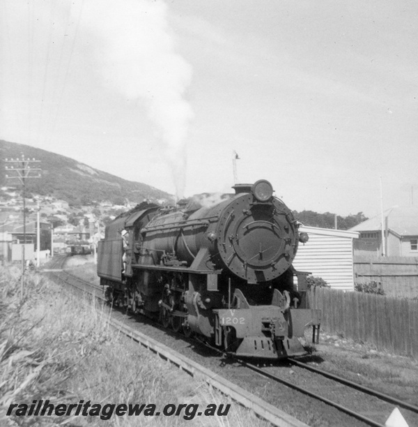 P21851
V class 1202, light engine, buildings, Albany, GSR line, side and front view
